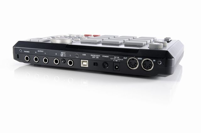 Akai MPC500 Music Production Centre The MPC500 has less ouputs than its bigger brothers, but you can live without them